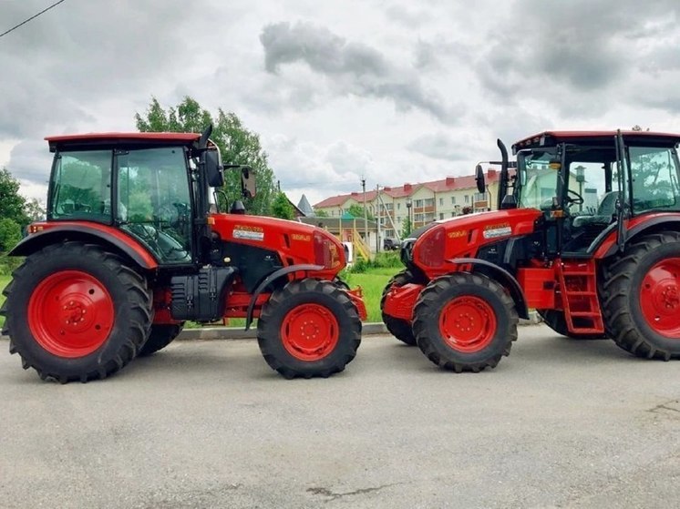 В Бокситогорском районе закупили два трактора для расчистки снега