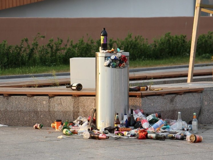 Результатом праздника выпускников в Петербурге стали 10 тонн мусора