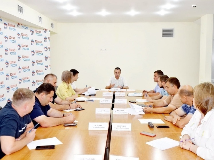 На совещании, которое провёл депутат ЗСК Виктор Тепляков, обсудили тему защиты пальм в Сочи