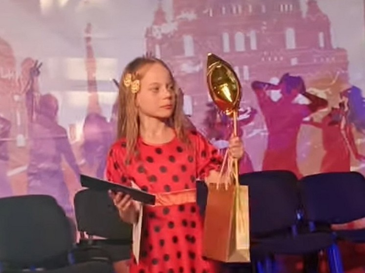 Восьмилетняя сестра Алисы Тепляковой получила аттестат о среднем образовании