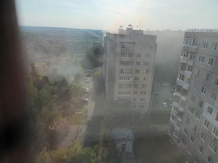 Спасатели МЧС приступили к ликвидации пожара на Калужском шоссе в Туле