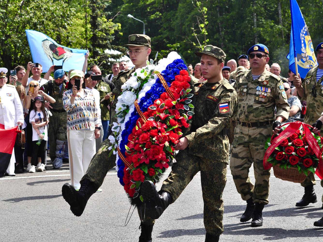 В Москве на Поклонной горе провели торжественное мероприятие в честь ветеранов боевых действий: фото