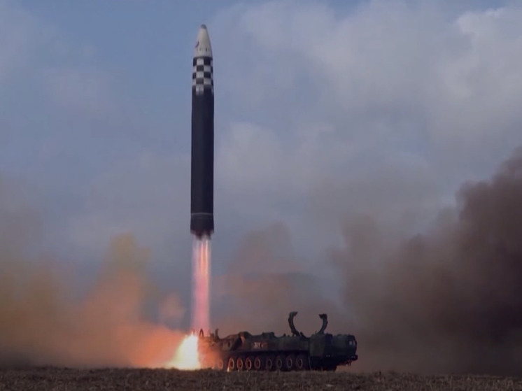 Северная Корея испытала новую баллистическую ракету