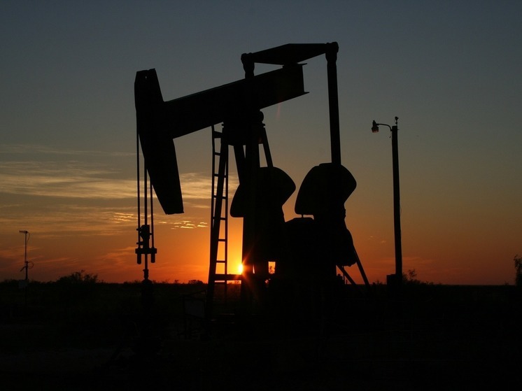 В НАО разгерметизировался трубопровод с нефтепродуктами