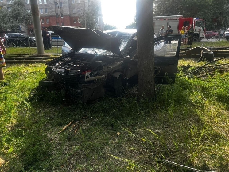 В Омске Nissan пролетел на «красный» и насмерть сбил пешехода