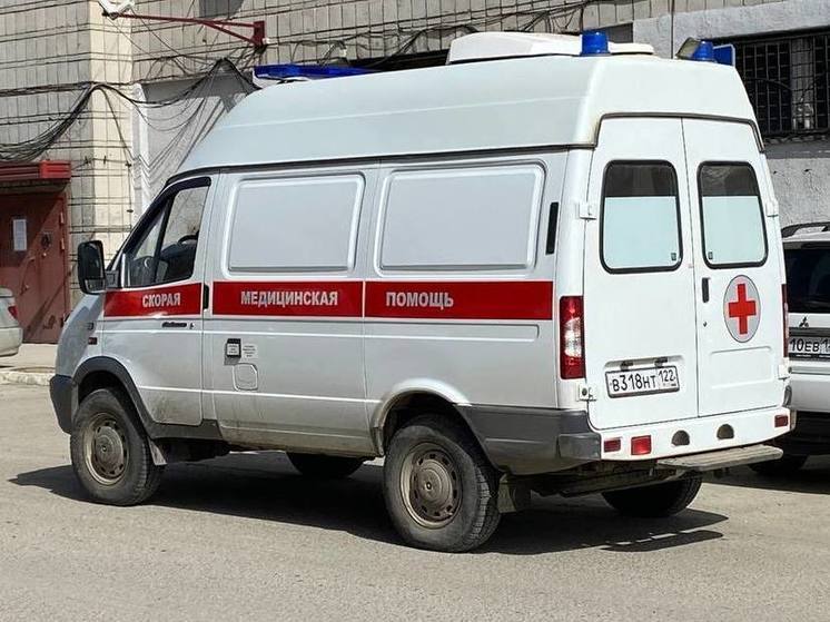 В Барнауле самокатчик сбил подростка и скрылся, пострадавшего госпитализировали