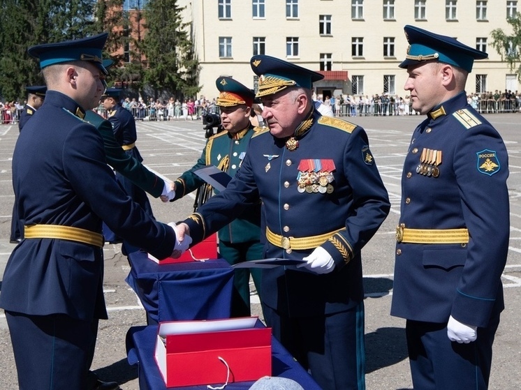 В Ярославском училище ПВО прошел выпуск молодых офицеров