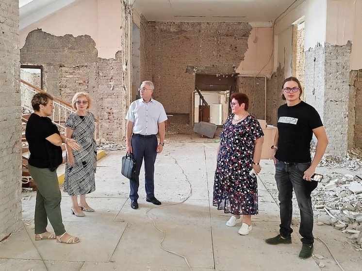 Депутат Госдумы Эдуард Кузнецов проследил за ходом реставрационных работ в краснодарской школе
