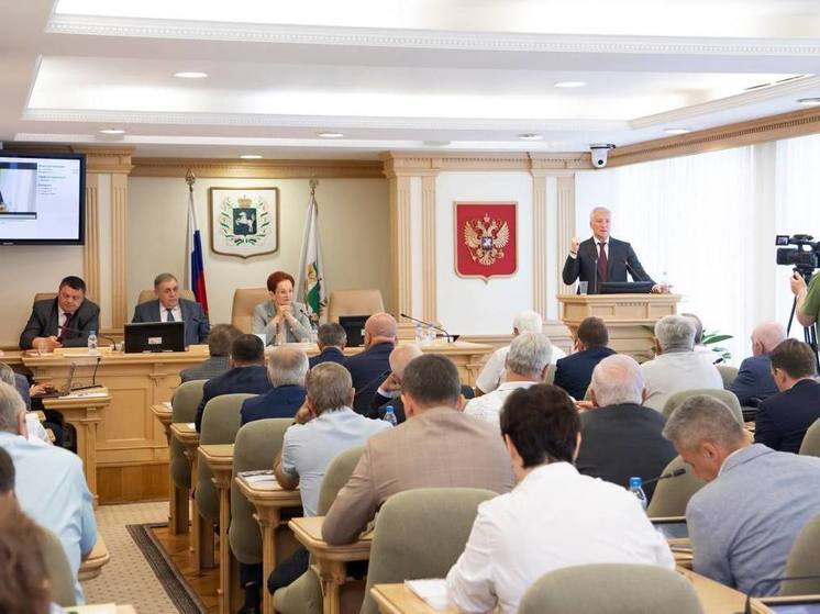 Областные депутаты приняли отчёт губернатора Владимира Мазура