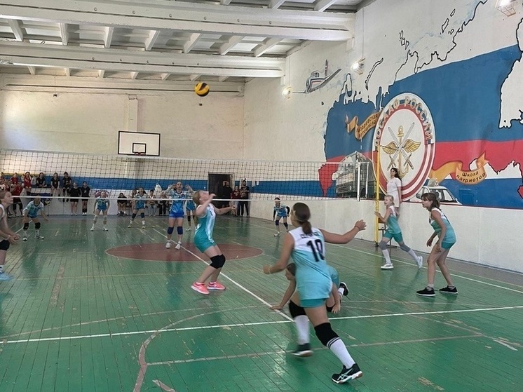 Волейбольная команда из Серпухова провела товарищеские матчи в Сочи