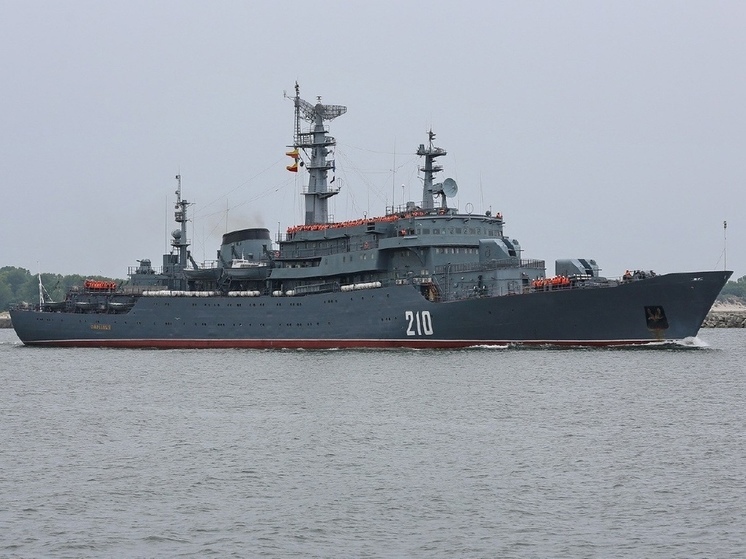 Курсанты военно-морских учебных заведений отправились в Финский залив для выполнения курсовой задачи