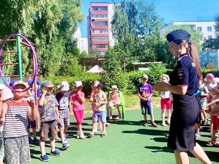 Дошкольников Великого Новгорода обучают ПДД через спортивные эстафеты