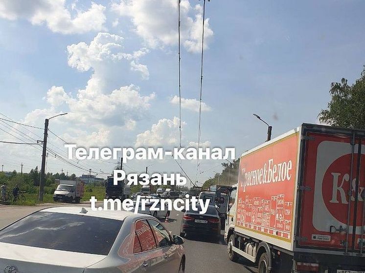 На Московском шоссе произошёл обрыв троллейбусных проводов