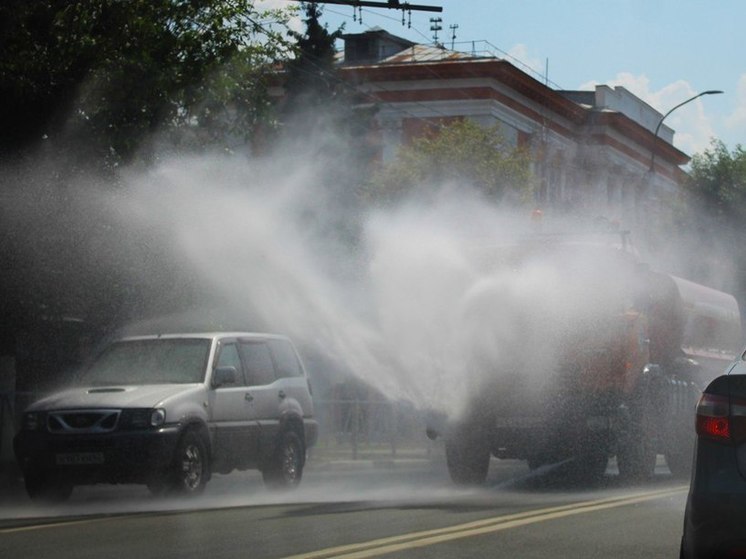 Мэрия Рязани: В жару городские дороги поливают пять спецавтомобилей