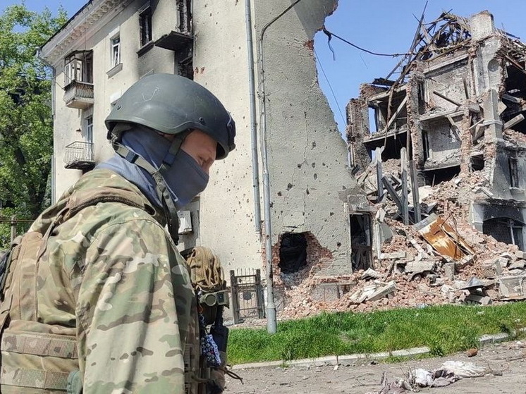 Боец РФ уничтожил здание с солдатами ВСУ, забросив в окно противотанковую мину