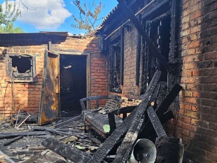 В Ростовской в летней кухне случился пожар, в котором пострадал пенсионер