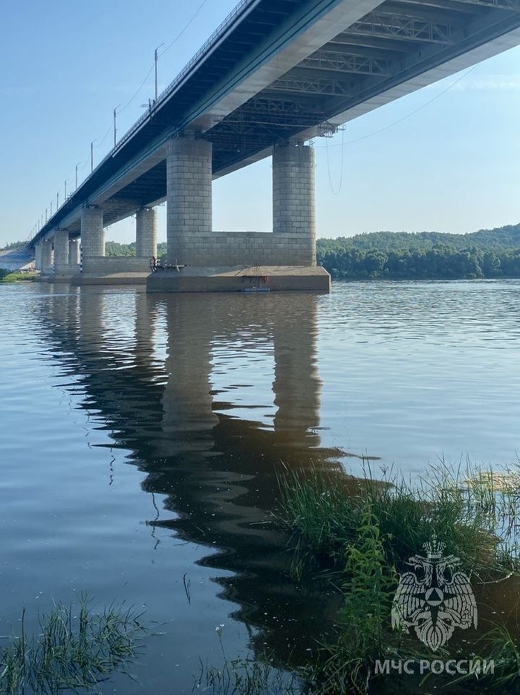 Двое человек предположительно погибли на Стригинском мосту