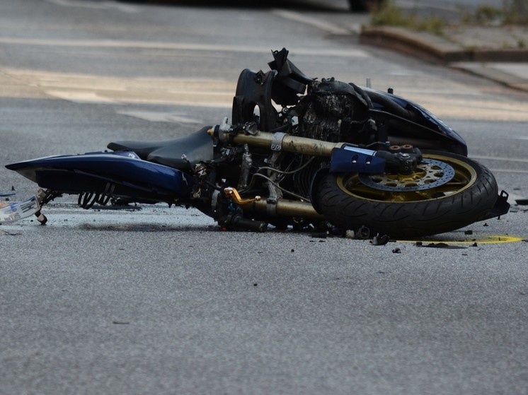 В Курской области при столкновении с легковушкой погиб 25-летний мотоциклист