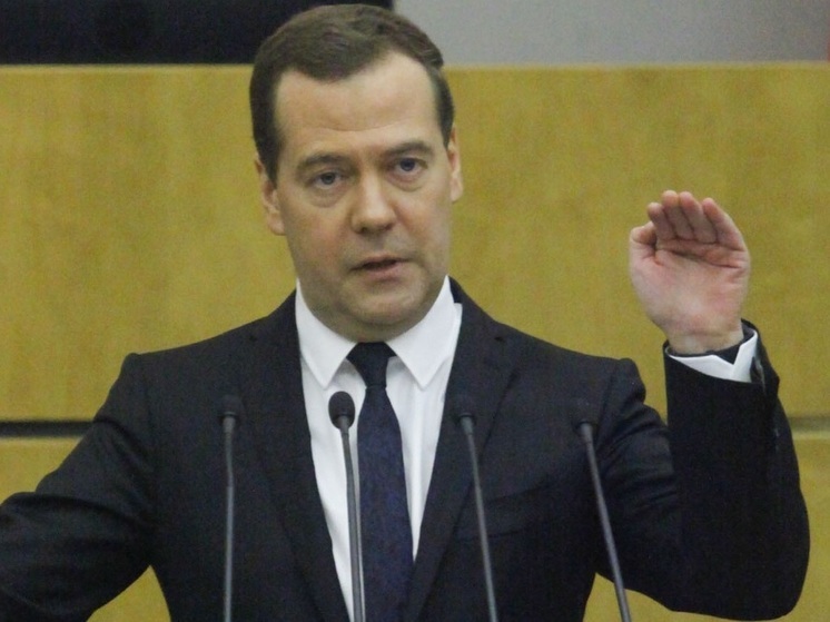 Медведев: вступившие в "Единую Россию" участники спецоперации укрепят партию и укрепят страну