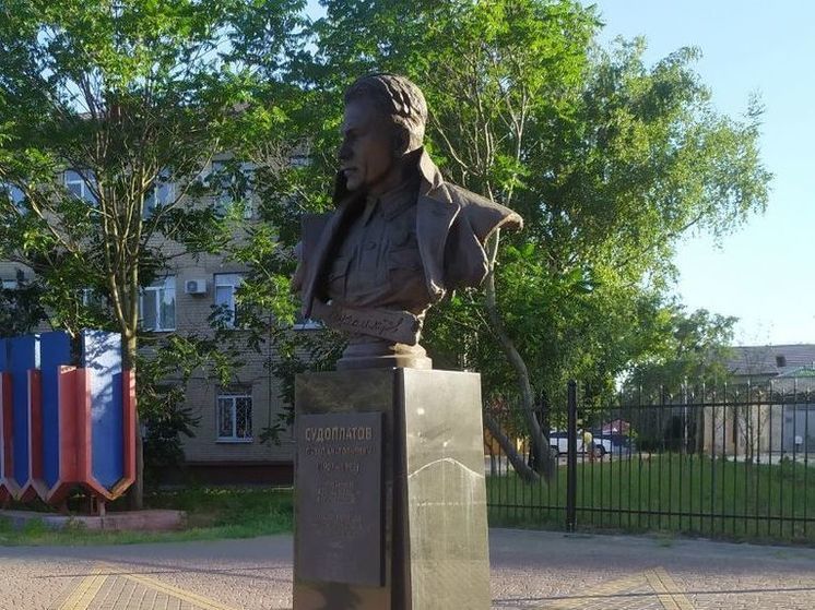 В Мелитополе почтили память легендарного земляка Павла Судоплатова