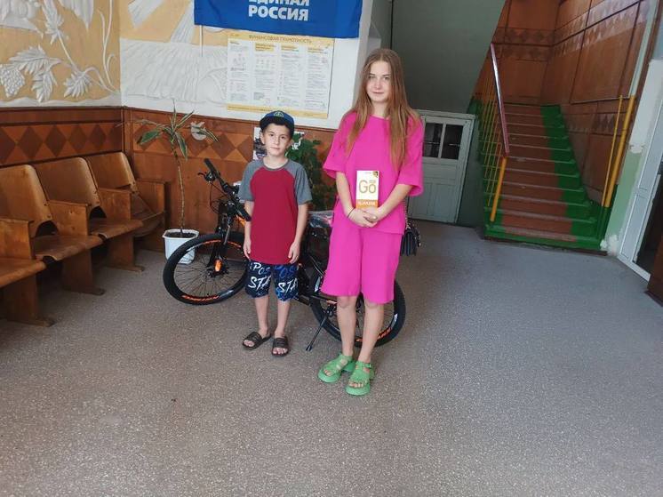 В Скадовском округе Херсонщины сиротам подарили велосипеды