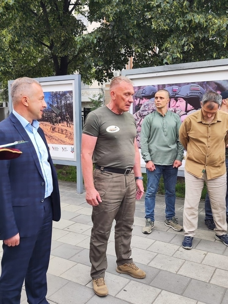 Депутат Горсовета Луганска Сергей Шонин принял участие в открытии фотовыставки, посвященной СВО, в Екатеринбурге