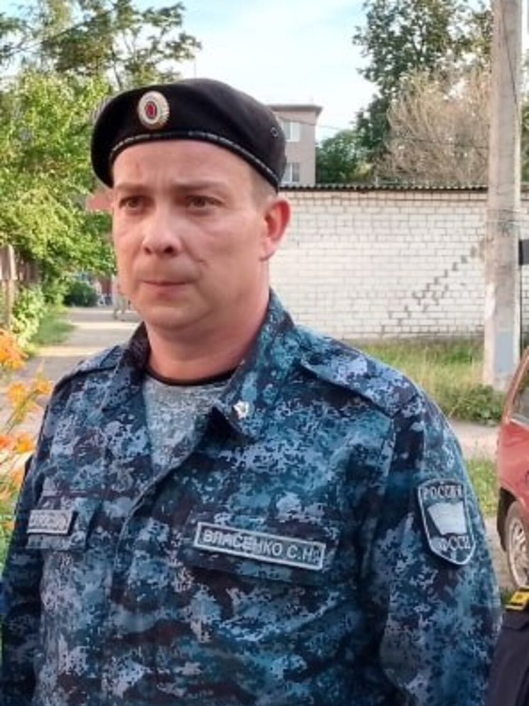 В Курске пристав оказал помощь упавшему в припадке эпилептику
