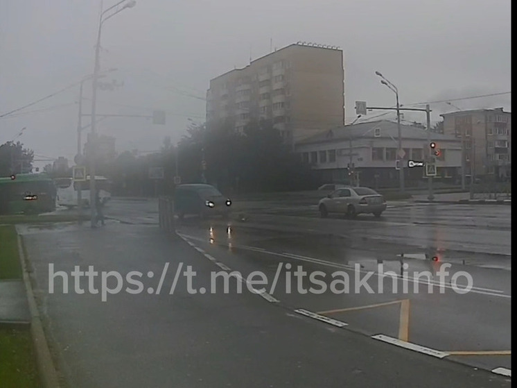 В Южно-Сахалинске автомобиль сбил идущего по «зебре» пешехода