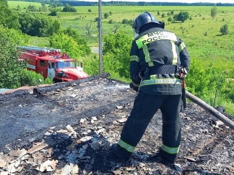 В Дмитровском районе из горящего дома спасли мужчину и женщину
