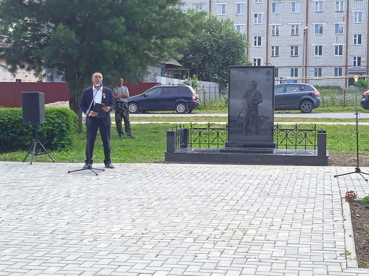 В честь бойцов СВО в Сернуре установили мемориальный камень