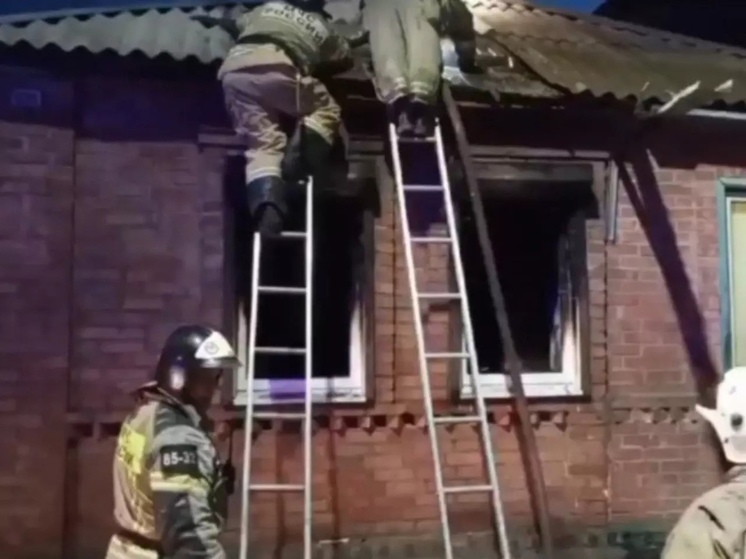 В Батайске при пожаре в частном доме погибли два пенсионера