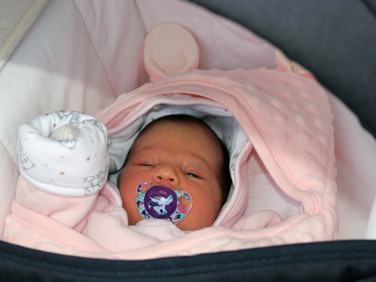 Впервые в МФЦ станет доступна выездная регистрация новорожденных