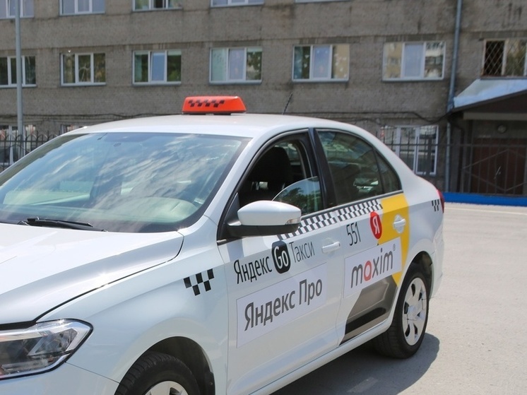 Водитель такси в Новосибирске спас пожилую женщину от мошенников