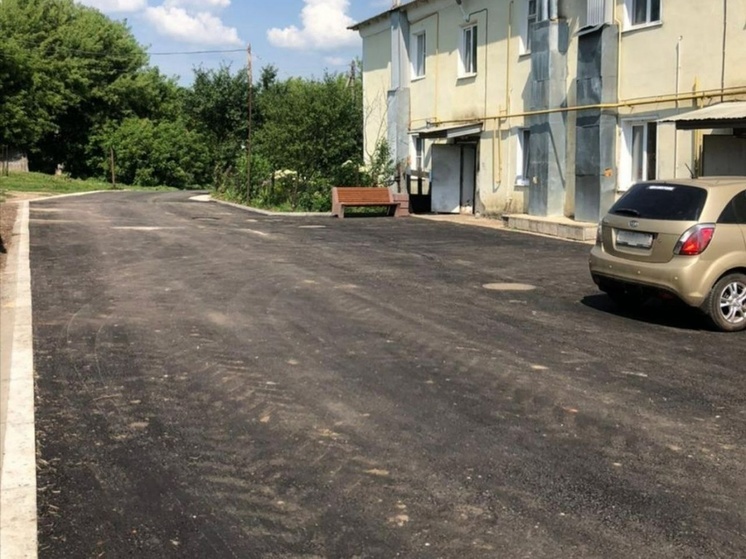 Под Орлом привели в порядок дворовую территорию