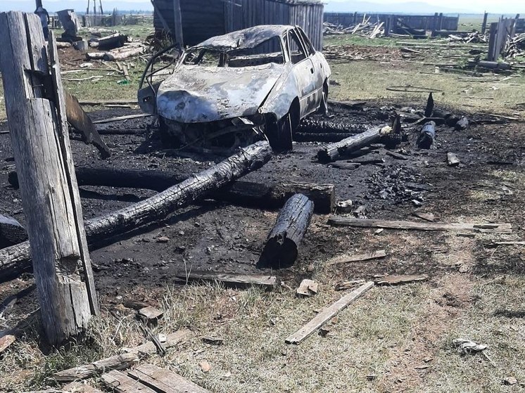 Водитель в Бурятии сгорел в своей машине от наезда на прицеп