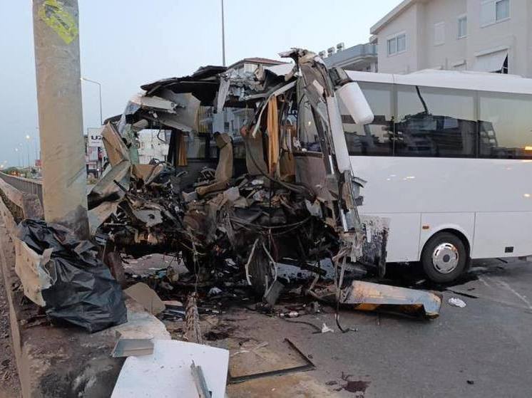 В Турции автобус с российскими и белорусскими туристами попал в ДТП