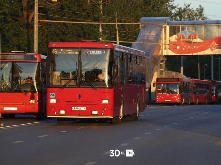 Выросло число «зайцев» в автобусах Казани с бескондукторной оплатой проезда