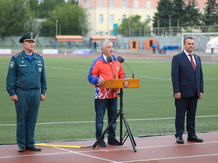 В Великом Новгороде стартовали соревнования МЧС по пожарно-спасательному спорту