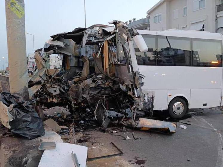 В АТОР сообщили об отсутствии жертв среди российских туристов в ДТП с автобусом в Анталье
