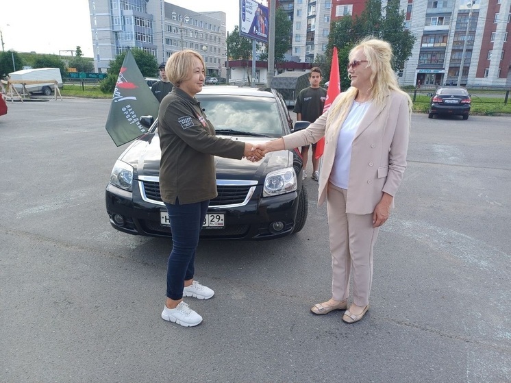 Народный фронт получил шестой автомобиль для защитников Донбасса