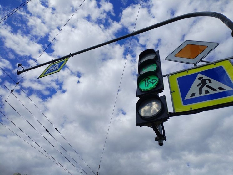 В Петербурге модернизируют 77 светофоров в разных районах