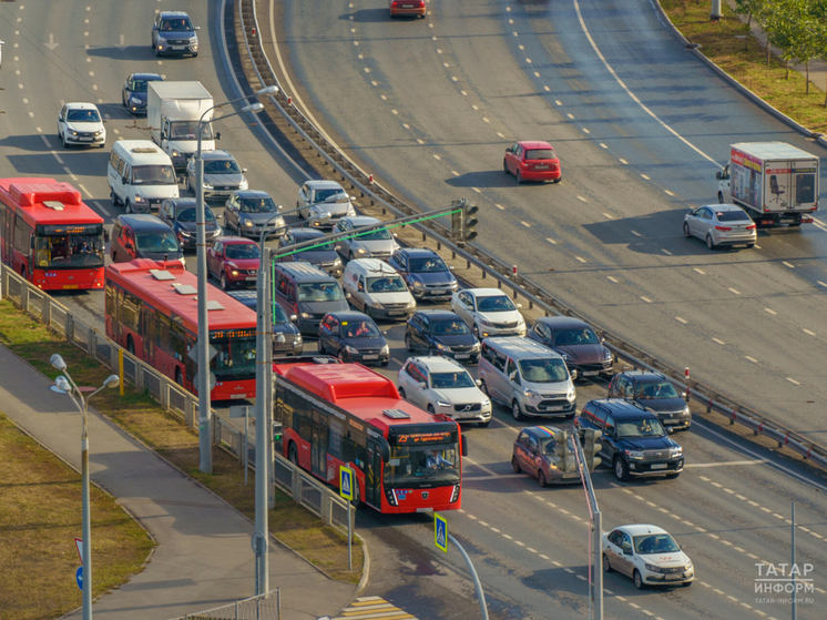 Власти города надеются, что сокращением маршрутов удастся сократить время ожидания городского транспорта.