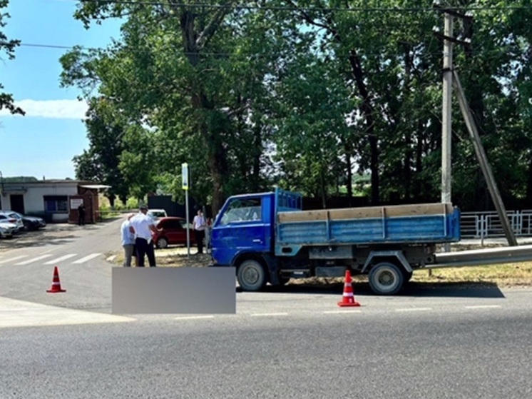 В Краснодаре грузовик насмерть сбил женщину на «зебре»