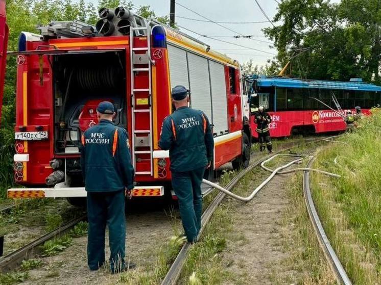 Сотрудники МЧС показали последствия пожара в кемеровском трамвае
