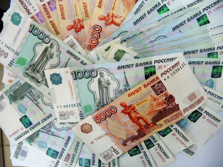 Реальные зарплаты россиян в апреле 2024 года увеличились на 17%