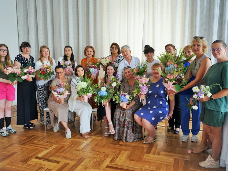 Орловские жены и матери участников СВО окунулись в мир флористики