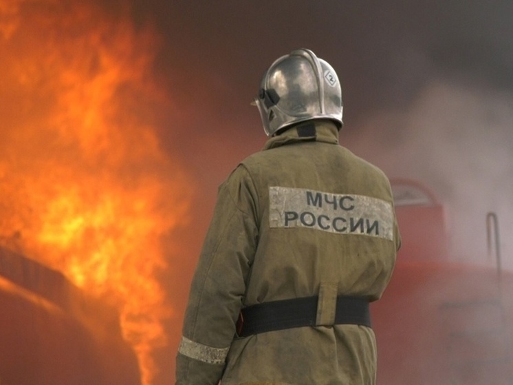 Неизвестные подожгли окно многоквартирника в Ноябрьске
