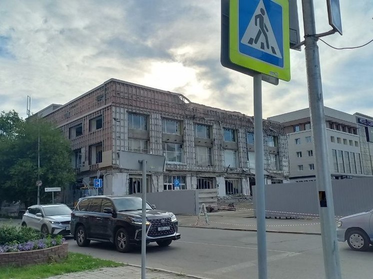 Уже «рассыпался»: демонтаж ЦУМа в Барнауле выявил скрытые проблемы