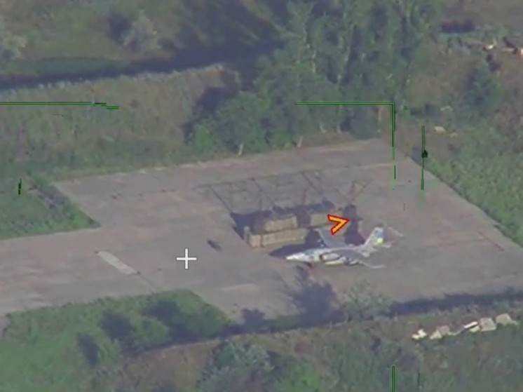 Минобороны: российские "Искандеры" ударили по стоянке авиатехники на аэродроме Долгинцево