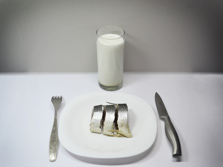 Молоко с рыбой: гастроэнтеролог развеял мифы о несочетаемости продуктов